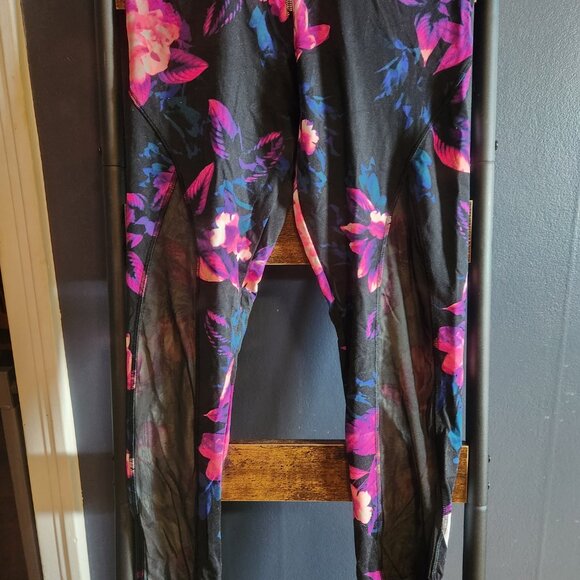 Pink Victoria's Secret Ultimate Legging - Picture 2 of 3